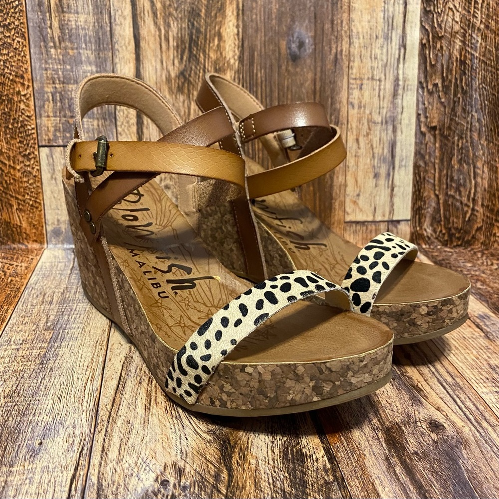 New in Box Blowfish Malibu Women's, Hirosha Sandal Size 7.5